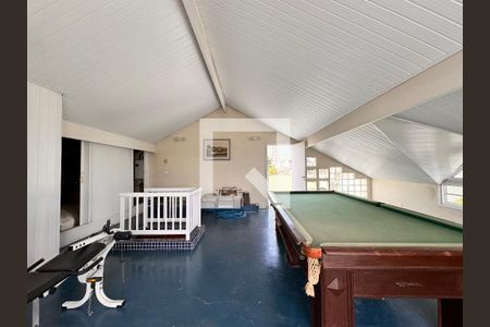 Casa à venda com 335m², 5 quartos e 3 vagas Casa à venda com 335m², 5 quartos e 3 vagasPorão