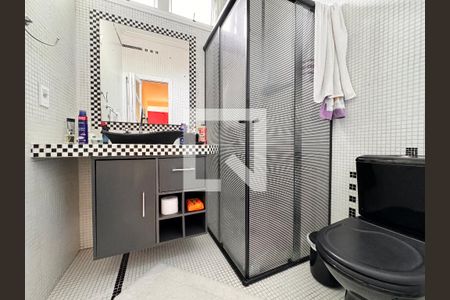 Casa à venda com 335m², 5 quartos e 3 vagas Casa à venda com 335m², 5 quartos e 3 vagasBanheiro