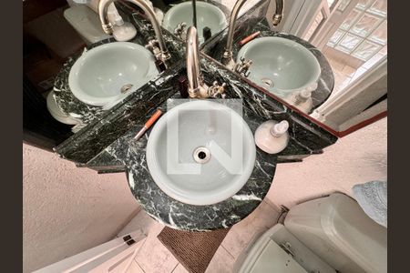 Casa à venda com 335m², 5 quartos e 3 vagas Casa à venda com 335m², 5 quartos e 3 vagasLavabo