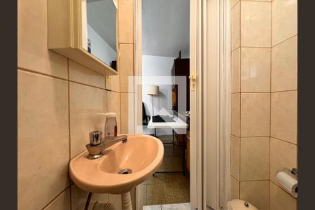 Casa à venda com 335m², 5 quartos e 3 vagas Casa à venda com 335m², 5 quartos e 3 vagasBanheiro de serviço