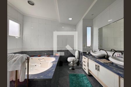 Casa à venda com 335m², 5 quartos e 3 vagas Casa à venda com 335m², 5 quartos e 3 vagasBanheiro da Suíte 1