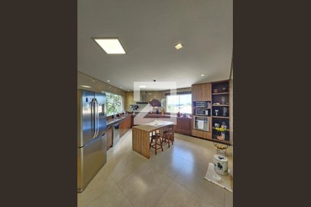 Casa de condomínio à venda com 290m², 4 quartos e 4 vagas Casa de condomínio à venda com 290m², 4 quartos e 4 vagasCozinha