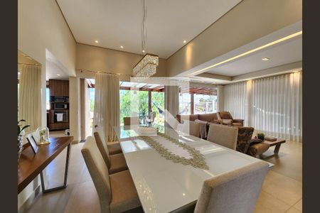 Casa de condomínio à venda com 290m², 4 quartos e 4 vagas Casa de condomínio à venda com 290m², 4 quartos e 4 vagasSala