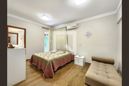 Casa de condomínio à venda com 290m², 4 quartos e 4 vagas Casa de condomínio à venda com 290m², 4 quartos e 4 vagasQuarto Suíte Junior