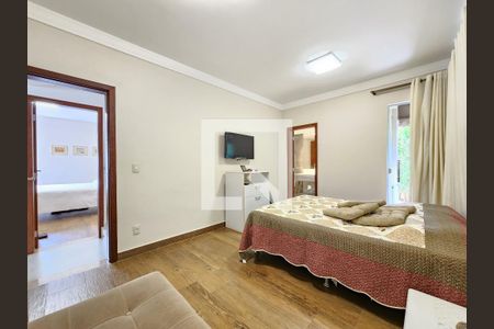 Casa de condomínio à venda com 290m², 4 quartos e 4 vagas Casa de condomínio à venda com 290m², 4 quartos e 4 vagasQuarto Suíte Junior