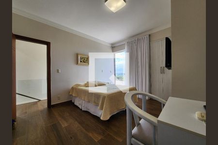 Casa de condomínio à venda com 290m², 4 quartos e 4 vagas Casa de condomínio à venda com 290m², 4 quartos e 4 vagasQuarto 3