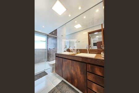 Casa de condomínio à venda com 290m², 4 quartos e 4 vagas Casa de condomínio à venda com 290m², 4 quartos e 4 vagasSuíte Máster