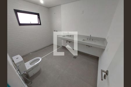 Casa à venda com 707m², 5 quartos e 6 vagas Casa à venda com 707m², 5 quartos e 6 vagasBanheiro da Suíte