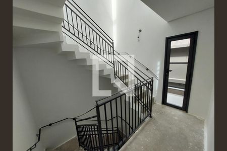 Casa à venda com 707m², 5 quartos e 6 vagas Casa à venda com 707m², 5 quartos e 6 vagasEscadas