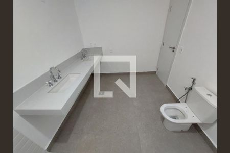 Casa à venda com 707m², 5 quartos e 6 vagas Casa à venda com 707m², 5 quartos e 6 vagasBanheiro da Suíte