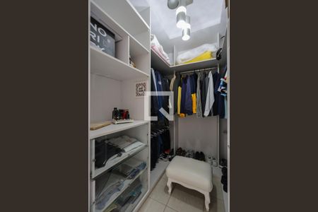 Casa à venda com 330m², 3 quartos e 4 vagas Casa à venda com 330m², 3 quartos e 4 vagasCloset da Suíte 1