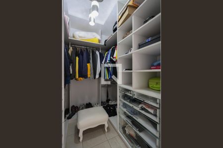 Casa à venda com 330m², 3 quartos e 4 vagas Casa à venda com 330m², 3 quartos e 4 vagasCloset da Suíte 1