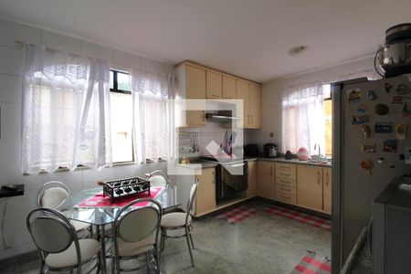 Casa à venda com 350m², 3 quartos e 3 vagasCozinha