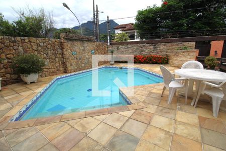 Casa à venda com 350m², 3 quartos e 3 vagasPiscina