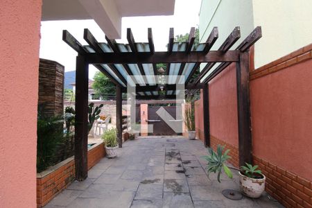 Casa à venda com 350m², 3 quartos e 3 vagasGaragem