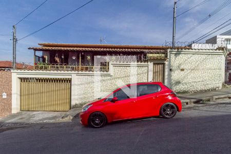 Casa à venda com 98m², 2 quartos e 1 vaga Casa à venda com 98m², 2 quartos e 1 vagaFachada