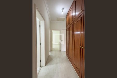 Casa de condomínio à venda com 400m², 4 quartos e 4 vagasCloset da suíte 1