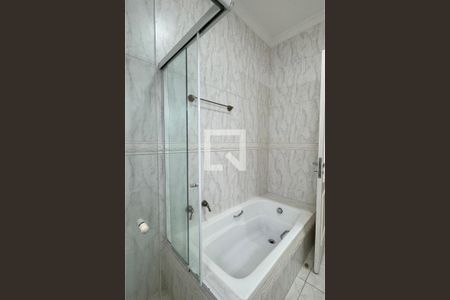 Casa de condomínio à venda com 400m², 4 quartos e 4 vagasBanheiro da Suíte 1