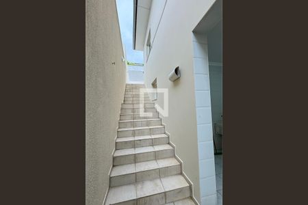 Casa de condomínio à venda com 400m², 4 quartos e 4 vagasEscada