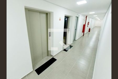 Apartamento à venda com 34m², 2 quartos e sem vaga Apartamento à venda com 34m², 2 quartos e sem vagaElevadores