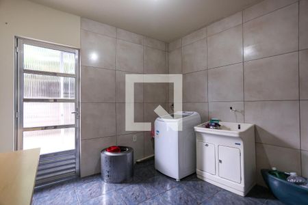 Casa à venda com 320m², 5 quartos e 6 vagas Casa à venda com 320m², 5 quartos e 6 vagasÁrea de Serviço