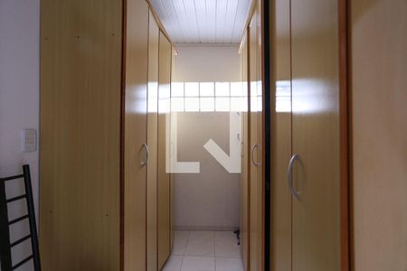 Casa à venda com 320m², 5 quartos e 6 vagas Casa à venda com 320m², 5 quartos e 6 vagasCloset da suíte