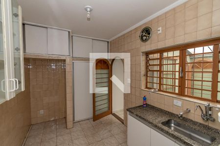 Casa à venda com 239m², 3 quartos e 2 vagasCozinha 