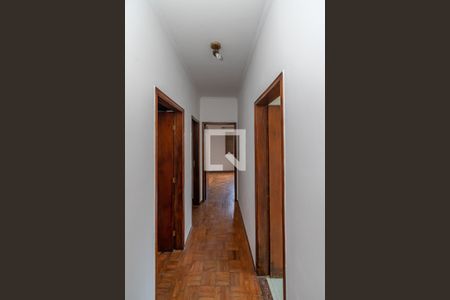 Casa à venda com 239m², 3 quartos e 2 vagasCorredor 