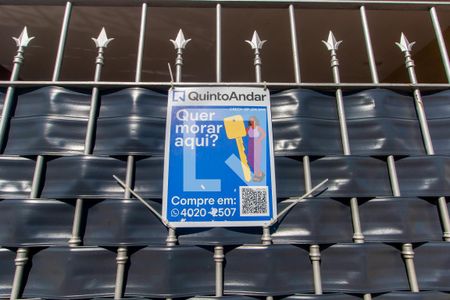 Casa à venda com 200m², 3 quartos e 2 vagas Casa à venda com 200m², 3 quartos e 2 vagasFachada