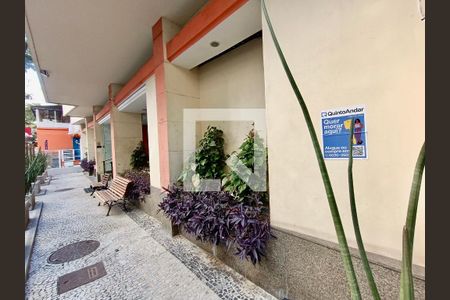 Apartamento à venda com 120m², 3 quartos e sem vaga Apartamento à venda com 120m², 3 quartos e sem vagaFachada com cartaz QA