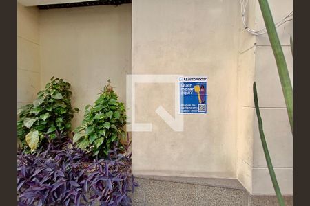 Apartamento à venda com 120m², 3 quartos e sem vaga Apartamento à venda com 120m², 3 quartos e sem vagaFachada com cartaz QA