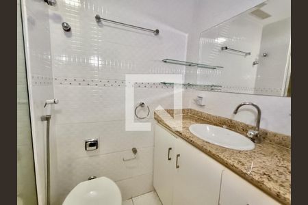 Apartamento à venda com 120m², 3 quartos e sem vaga Apartamento à venda com 120m², 3 quartos e sem vagaSuíte banheiro