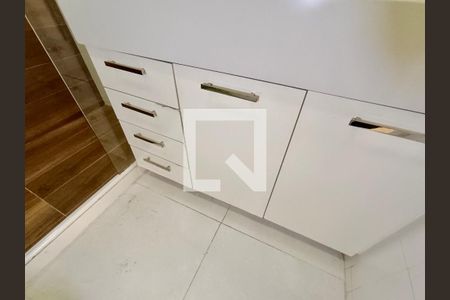 Apartamento à venda com 120m², 3 quartos e sem vaga Apartamento à venda com 120m², 3 quartos e sem vagaBanheiro social