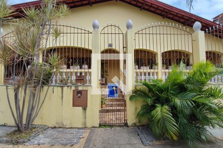 Casa à venda com 180m², 3 quartos e 3 vagasPLACA INSTALADA NA FACHADA