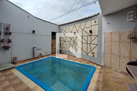 Casa à venda com 180m², 3 quartos e 3 vagasPiscina