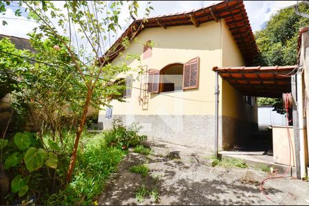 Casa à venda com 360m², 3 quartos e 3 vagas Casa à venda com 360m², 3 quartos e 3 vagasÁrea comum