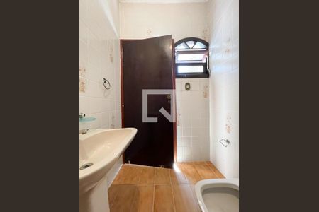 Casa à venda com 320m², 3 quartos e 3 vagas Casa à venda com 320m², 3 quartos e 3 vagasBanheiro de Serviço
