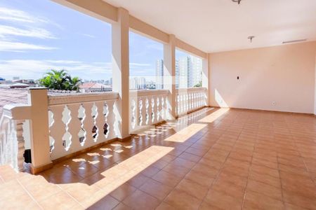 Casa à venda com 320m², 3 quartos e 3 vagas Casa à venda com 320m², 3 quartos e 3 vagasÁrea - Churrasqueira