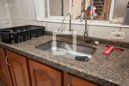 Casa à venda com 200m², 2 quartos e 2 vagasCozinha - Torneira