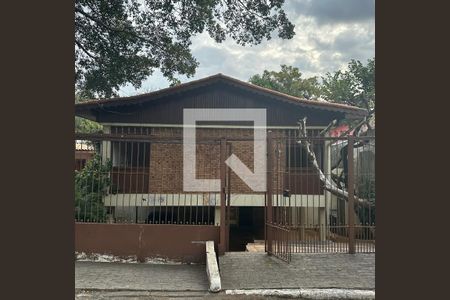 Casa à venda com 450m², 8 quartos e 3 vagasFachada