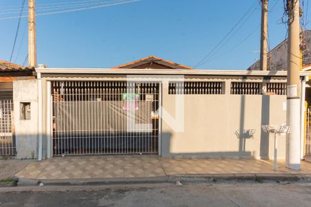 Casa à venda com 90m², 3 quartos e 2 vagas Casa à venda com 90m², 3 quartos e 2 vagasFachada