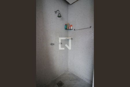 Casa de condomínio à venda com 440m², 4 quartos e 4 vagas Casa de condomínio à venda com 440m², 4 quartos e 4 vagasBanheiro Quarto 1