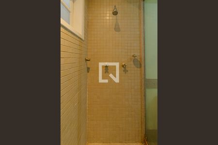 Casa de condomínio à venda com 440m², 4 quartos e 4 vagas Casa de condomínio à venda com 440m², 4 quartos e 4 vagasBanheiro Quarto 2