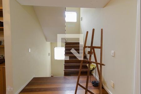 Casa de condomínio à venda com 440m², 4 quartos e 4 vagas Casa de condomínio à venda com 440m², 4 quartos e 4 vagasCorredor