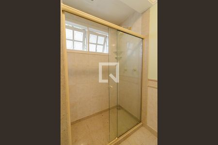 Casa de condomínio à venda com 440m², 4 quartos e 4 vagas Casa de condomínio à venda com 440m², 4 quartos e 4 vagasBanheiro Quarto 3