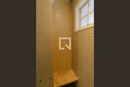 Casa de condomínio à venda com 440m², 4 quartos e 4 vagas Casa de condomínio à venda com 440m², 4 quartos e 4 vagasBanheiro Quarto 2