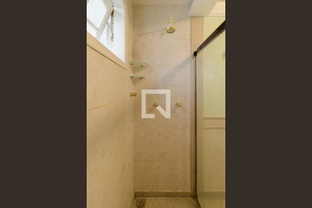 Casa de condomínio à venda com 440m², 4 quartos e 4 vagas Casa de condomínio à venda com 440m², 4 quartos e 4 vagasBanheiro Quarto 3