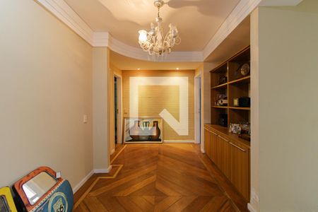 Casa de condomínio à venda com 440m², 4 quartos e 4 vagas Casa de condomínio à venda com 440m², 4 quartos e 4 vagasCorredor