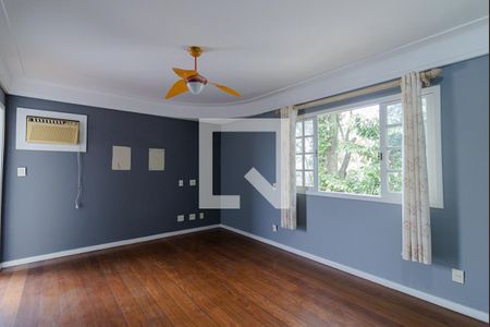 Casa de condomínio à venda com 440m², 4 quartos e 4 vagas Casa de condomínio à venda com 440m², 4 quartos e 4 vagasQuarto 3