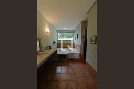 Casa de condomínio à venda com 440m², 4 quartos e 4 vagas Casa de condomínio à venda com 440m², 4 quartos e 4 vagasHidromassagem